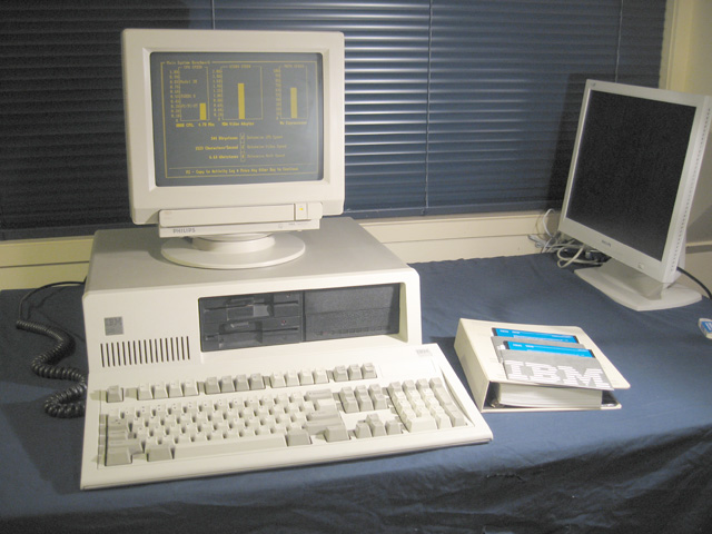 IBM PC-XT with two 5¼" half-height floppy disk drives and a hard disk drive IBM PC-XT with two 5¼" half-height floppy disk drives and a hard disk drive