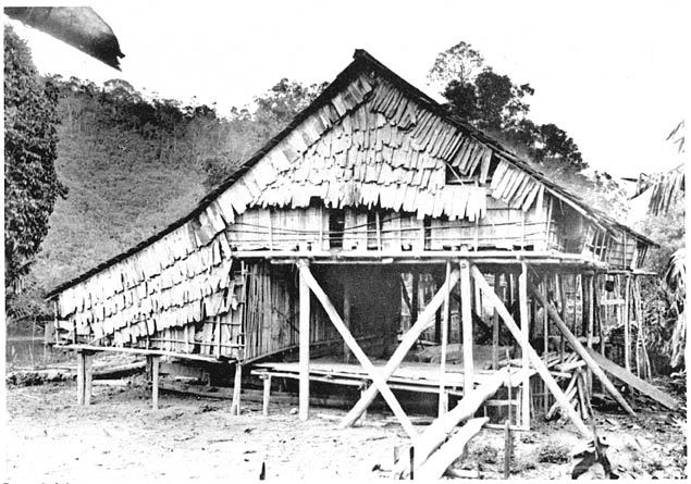 Altes Haus des Long-Glath&auml;uptlings in Batu Sala.