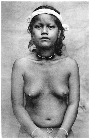 Buring Pengai, neunzehnj&auml;hrige Kajanfrau.