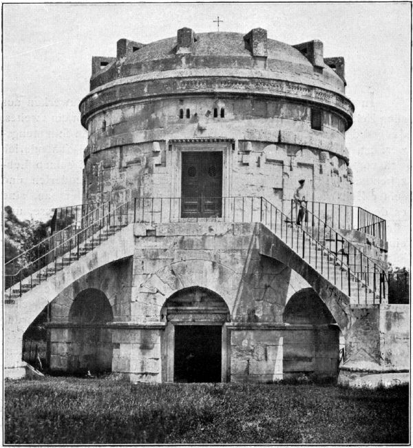 Bild 1. Grab des Theoderich, Westseite. Bild 1. Grab des Theoderich, Westseite.