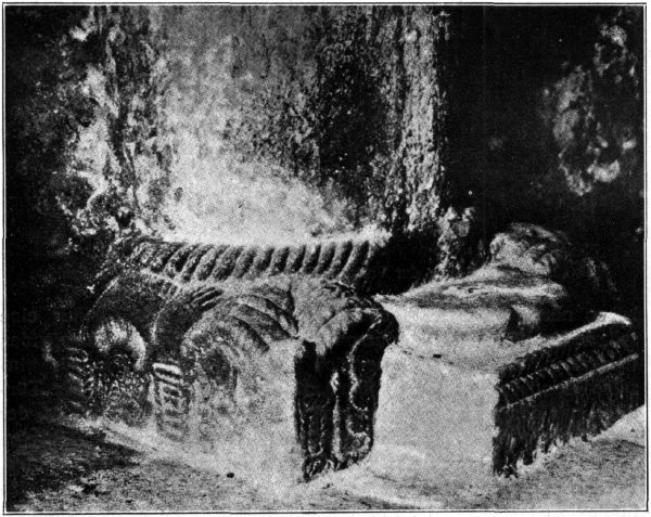 Bild 14. S. Miquel de Lino. Säulenfuss. Bild 14. S. Miquel de Lino. Säulenfuss.