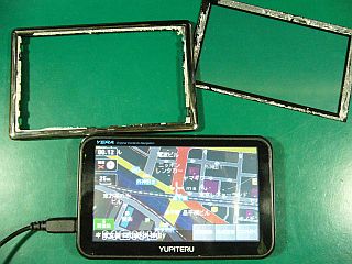 図9:廃DTN-X610のパネルを流用 <click>→図10:枠を外せば、ピッタリ納まる!